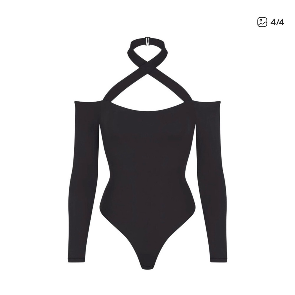 SKIMS FITS EVERYBODY WRAP THONG BODYSUIT TOP IN BLACK SZ M